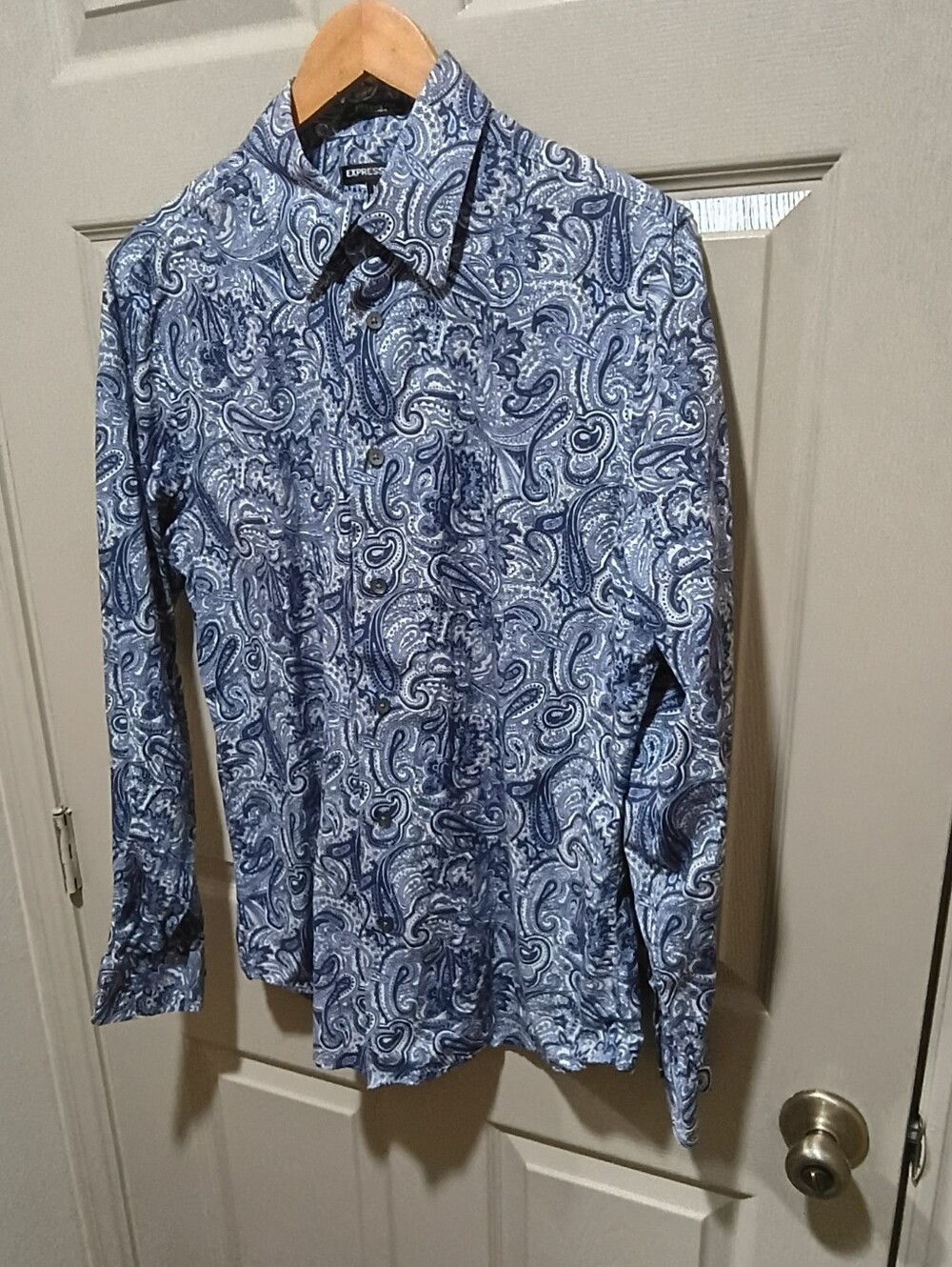 Express 1MX blue and white long-sleeve button-down shirt Medium